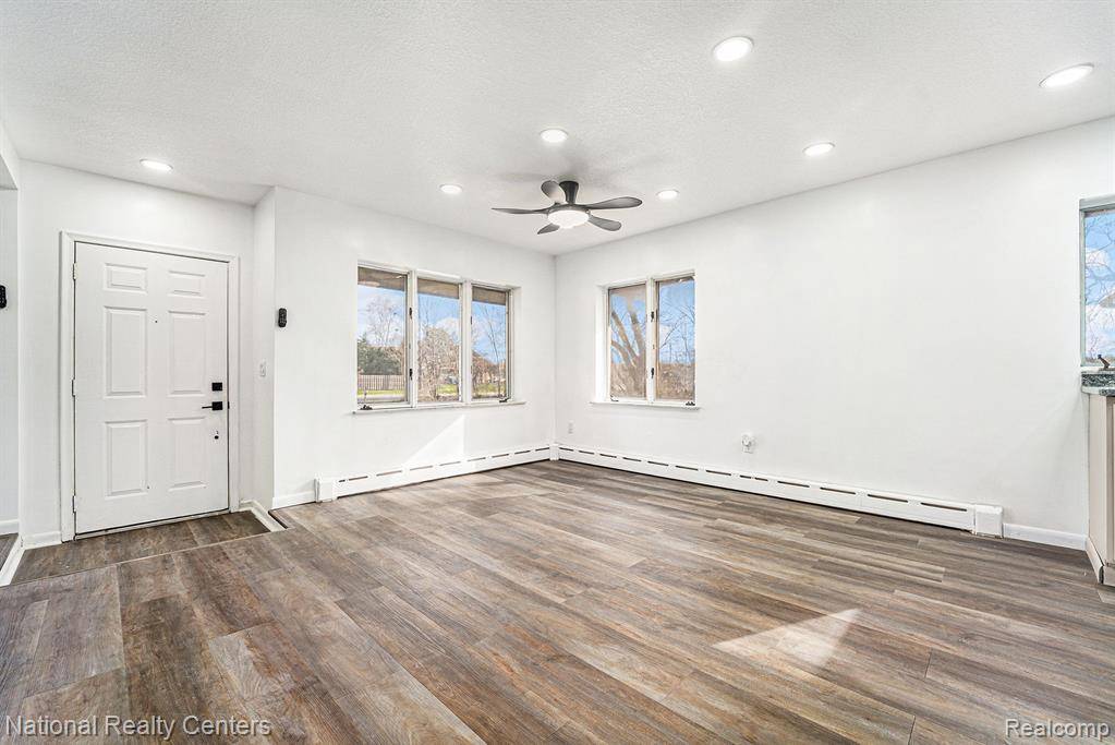 Canton Twp, MI 48187,45511 WARREN Road