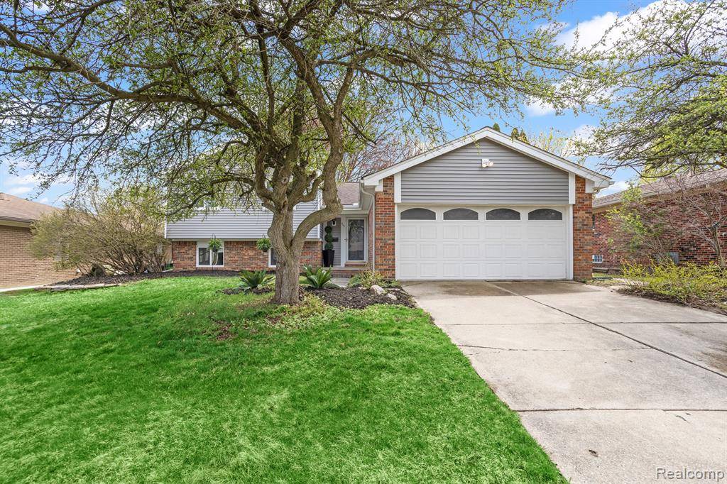 Milford Vlg, MI 48381,805 ABBEY Lane