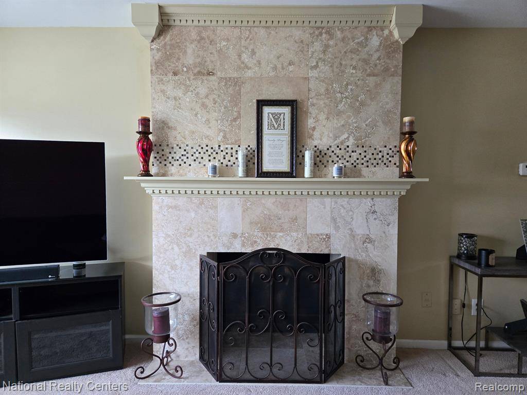 Bloomfield Twp, MI 48301,450 BILLINGSGATE C