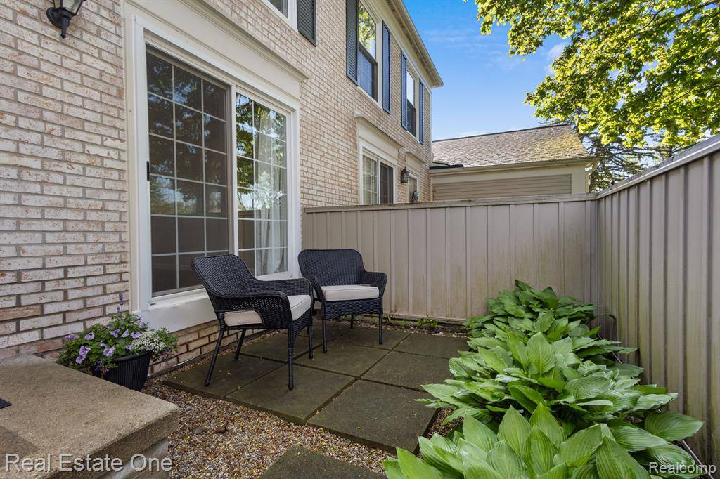 Rochester Hills, MI 48306,1202 King's Cove Drive