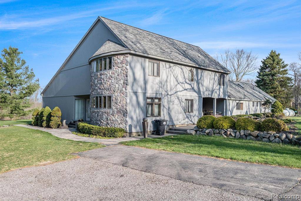 Hartland Twp, MI 48430,5160 FENTON Road