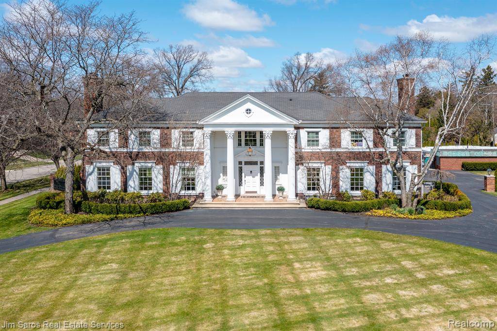 Grosse Pointe Park, MI 48230,15701 WINDMILL POINTE Drive