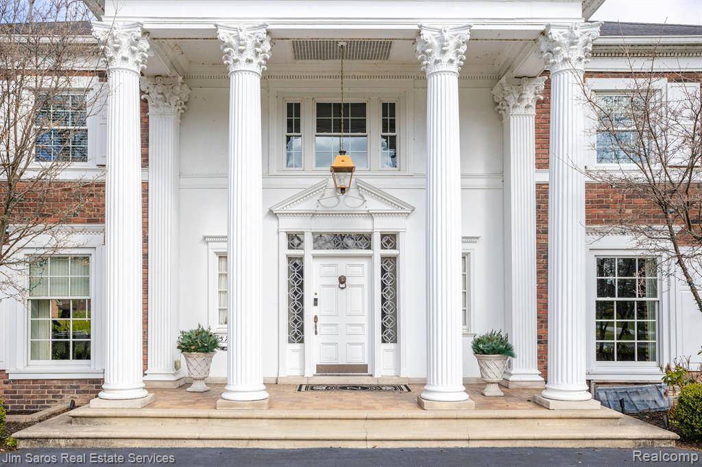 Grosse Pointe Park, MI 48230,15701 WINDMILL POINTE Drive