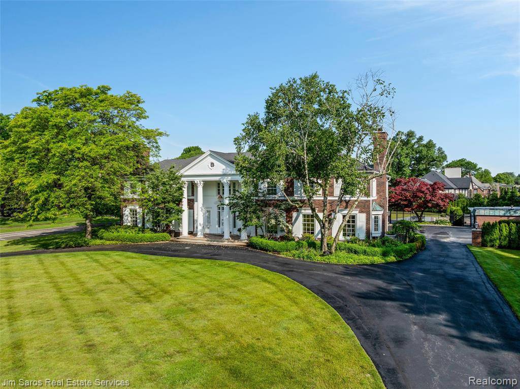 Grosse Pointe Park, MI 48230,15701 WINDMILL POINTE Drive