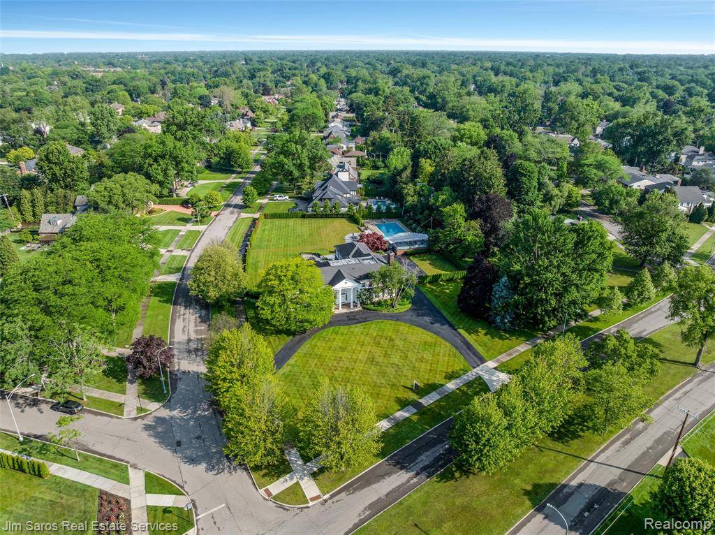 Grosse Pointe Park, MI 48230,15701 WINDMILL POINTE Drive