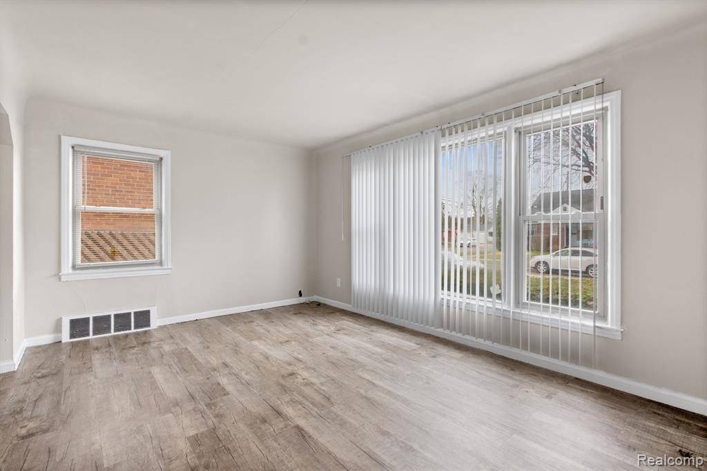 Detroit, MI 48219,18410 ROSEMONT Avenue