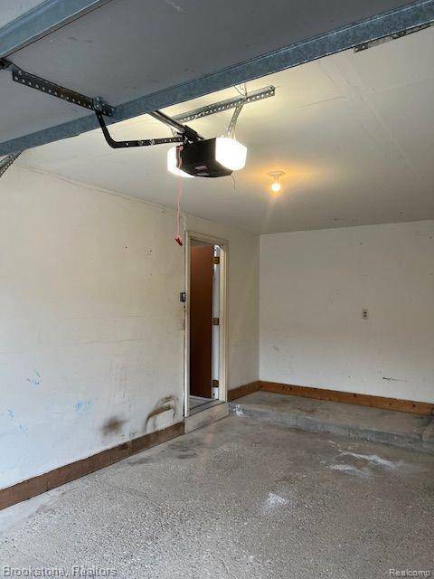 Rochester Hills, MI 48307,376 MEADOW BRIDGE Drive