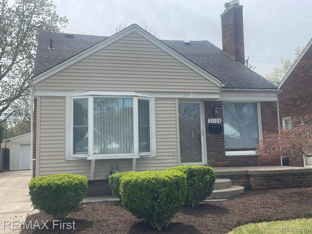Harper Woods, MI 48225,21128 KENMORE Avenue