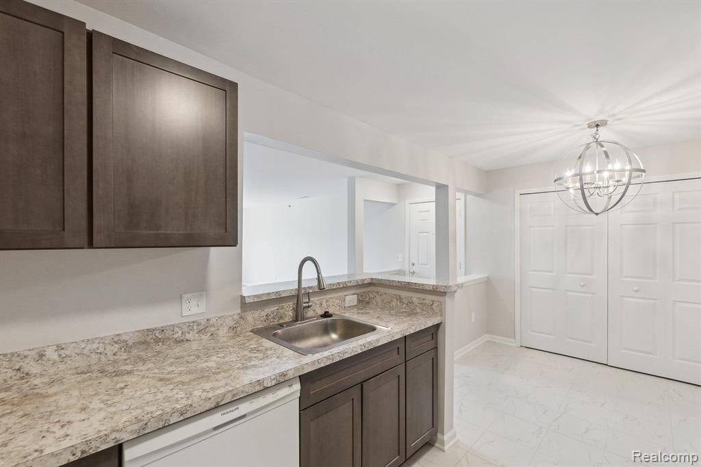 Grand Blanc Twp, MI 48439,14206 PINEHURST Lane