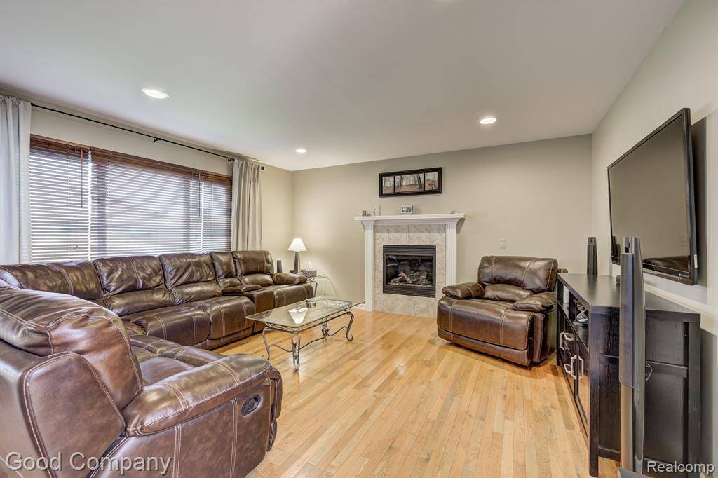 Troy, MI 48083,2097 NEWBURGH Drive