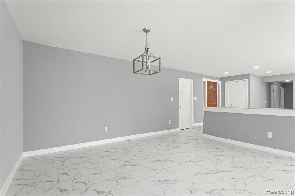 Novi, MI 48375,22511 DEERFIELD Road