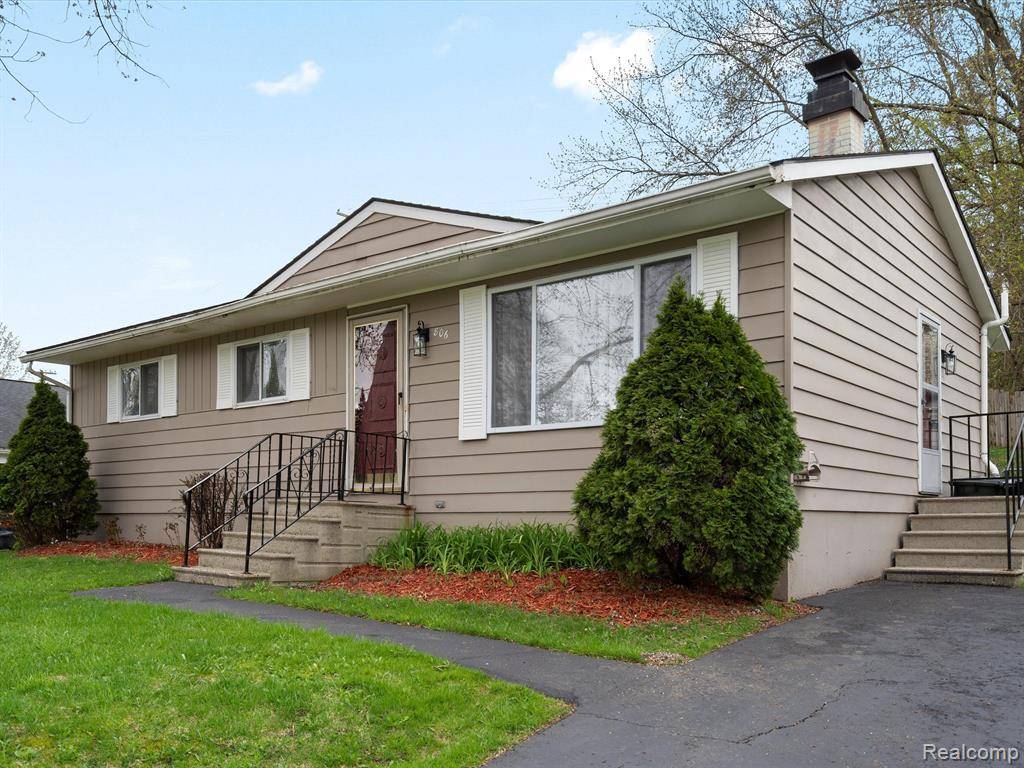 Orion Twp, MI 48362,806 HARRY PAUL Drive