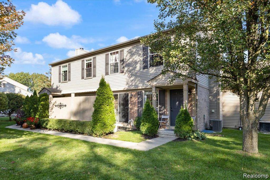 Waterford Twp, MI 48327,180 PINE TREE RIDGE Drive 3