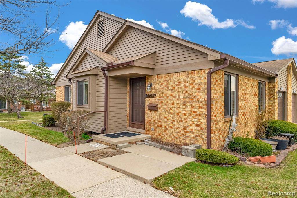 Clinton Twp, MI 48036,37231 GLENBROOK Drive