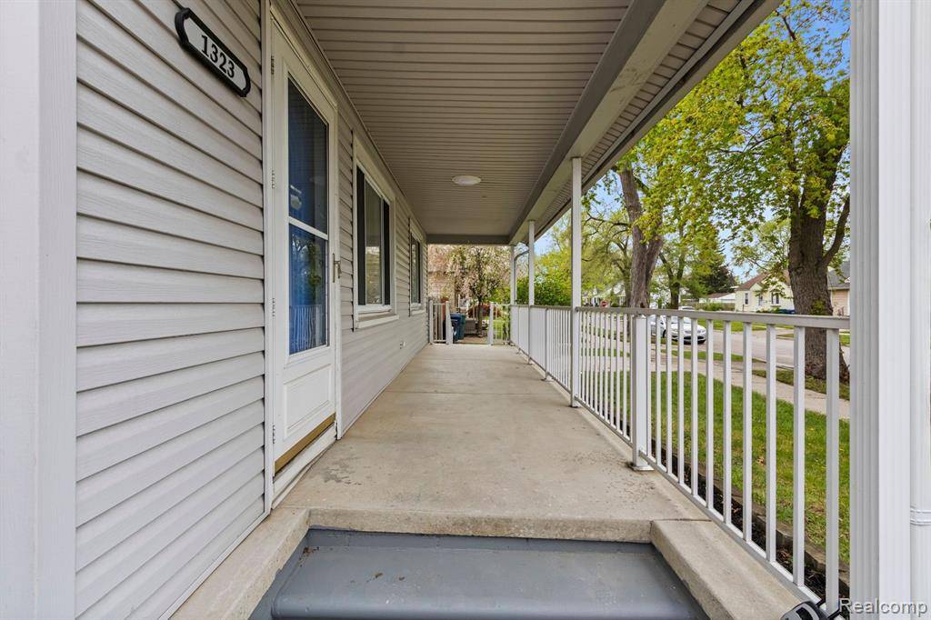 Lincoln Park, MI 48146,1323 GREGORY Avenue