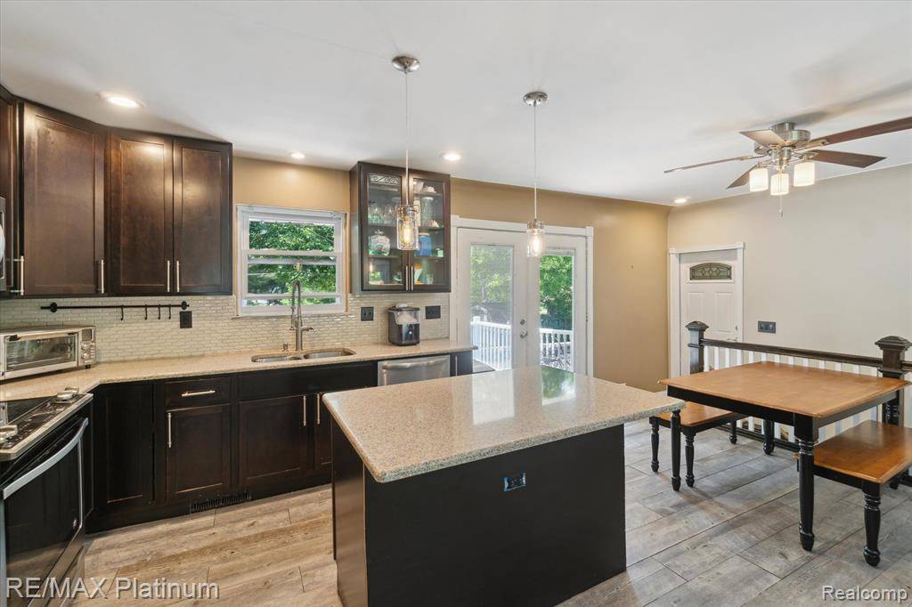 Howell Twp, MI 48855,2091 Oak Grove Road