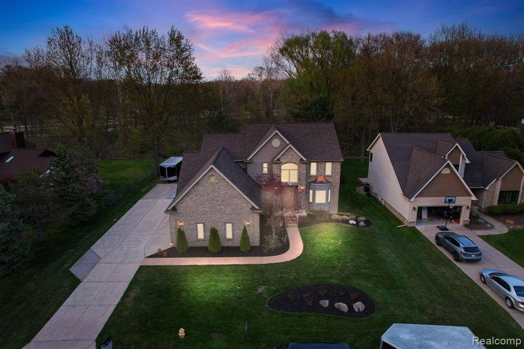 Harrison Twp, MI 48045,27091 HICKORY Street