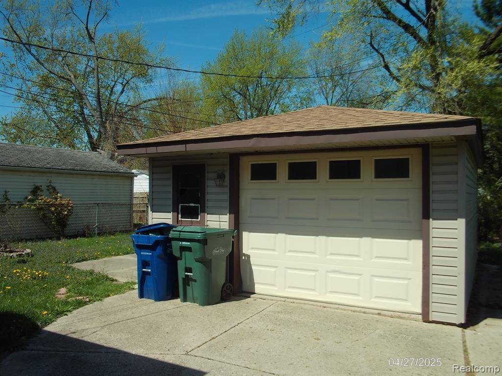 Lincoln Park, MI 48146,2070 OCEANA Street