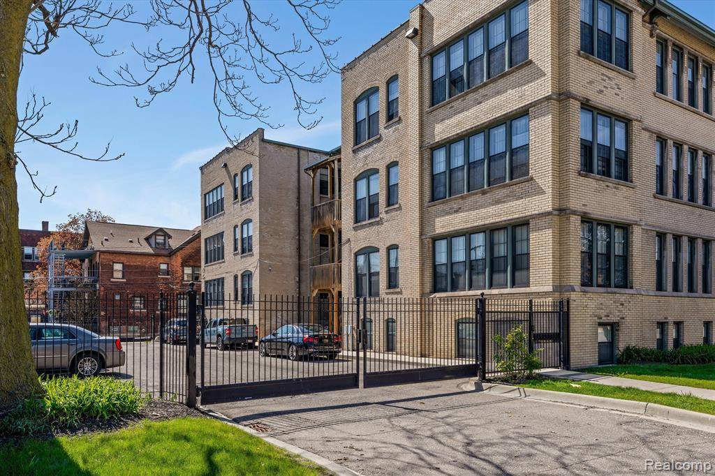 Detroit, MI 48201,615 W HANCOCK Street 8