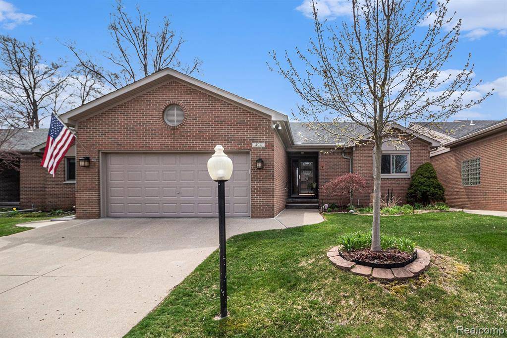 South Lyon, MI 48178,404 WALNUT Drive 34