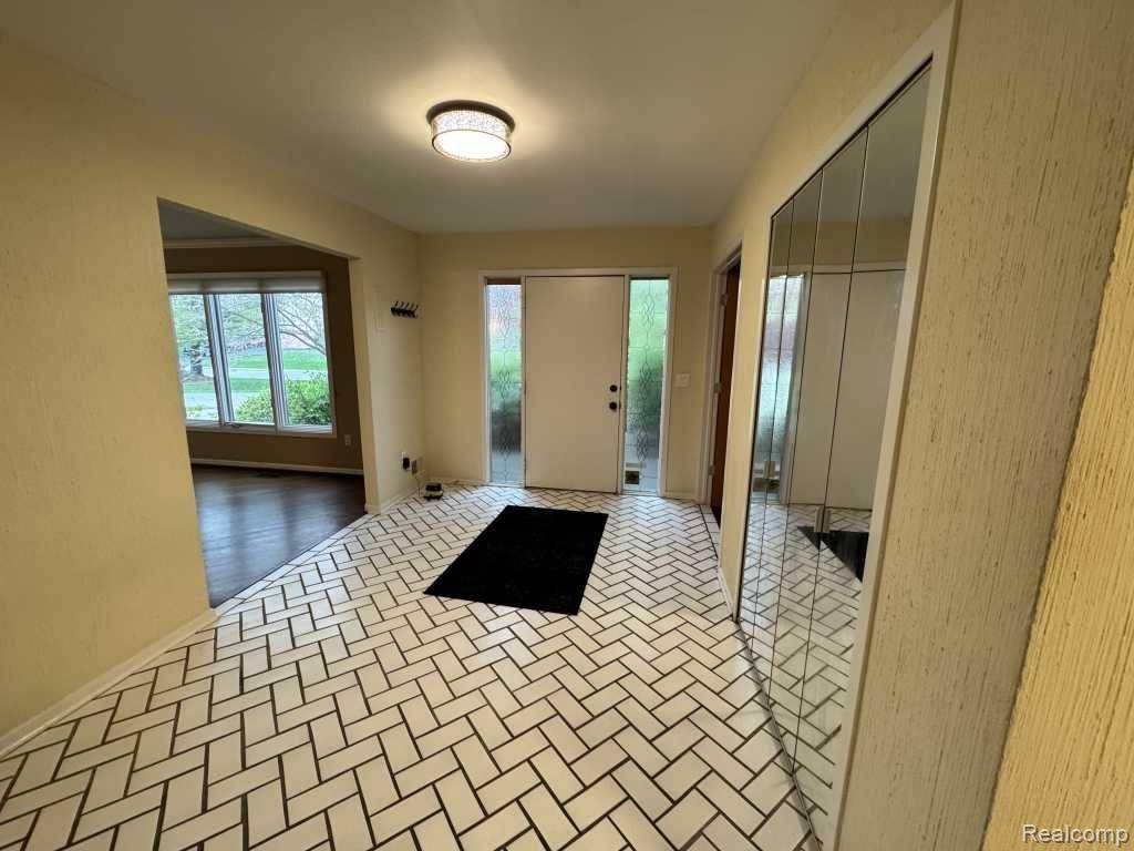 Farmington Hills, MI 48331,35315 REGENCY Lane