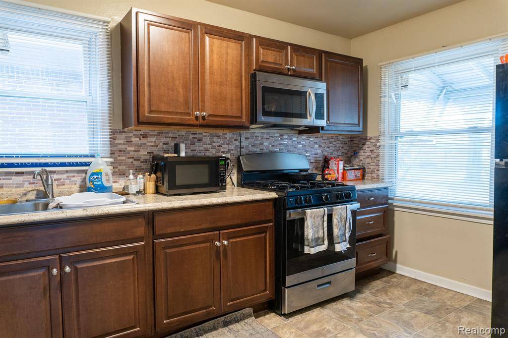 Lincoln Park, MI 48146,1203 GARFIELD Avenue