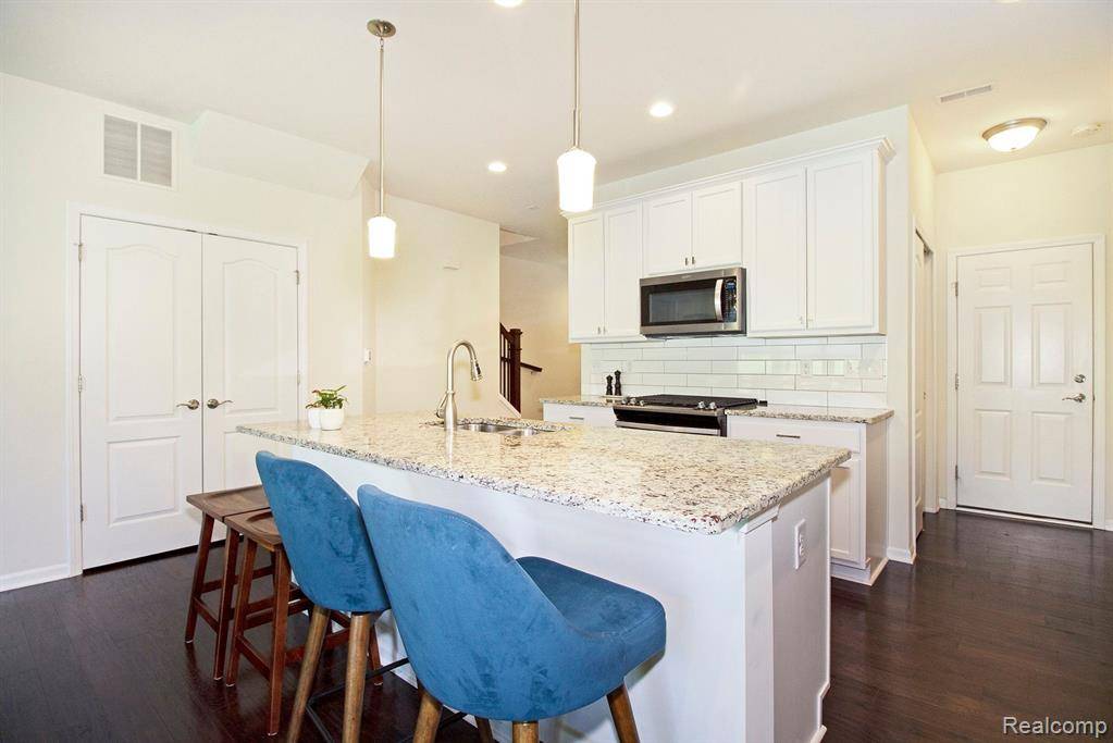 Novi, MI 48375,24727 IVY LANE