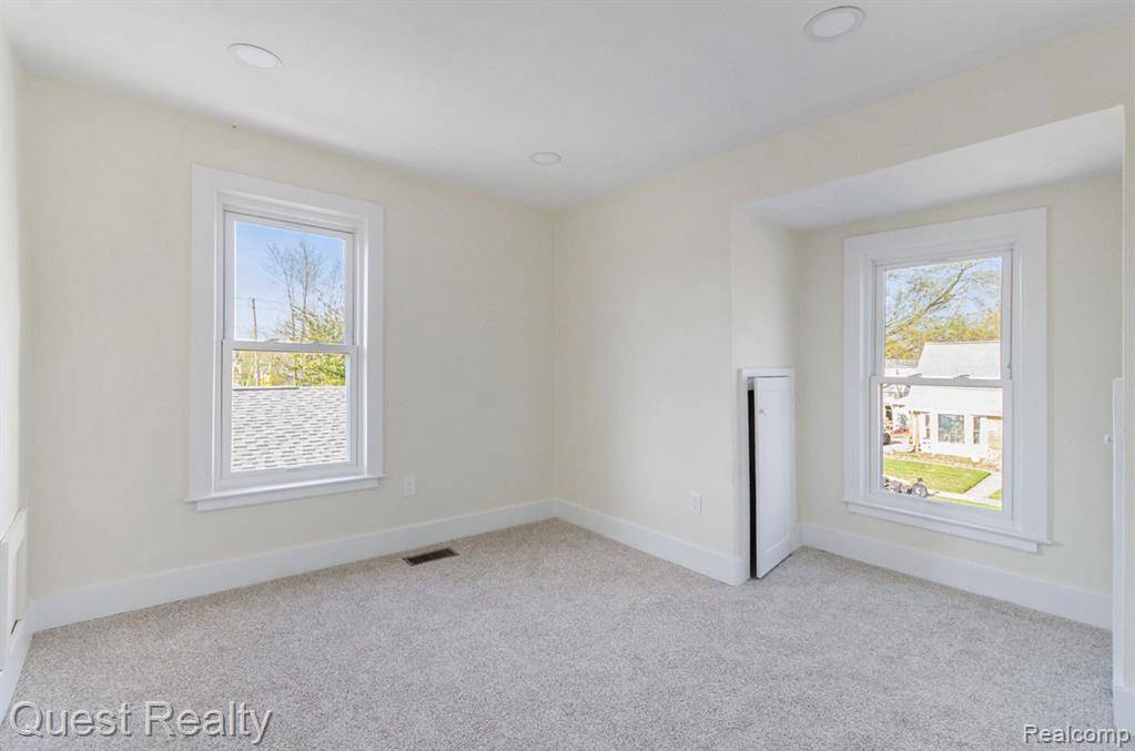 Eastpointe, MI 48021,23040 SHAKESPEARE Avenue