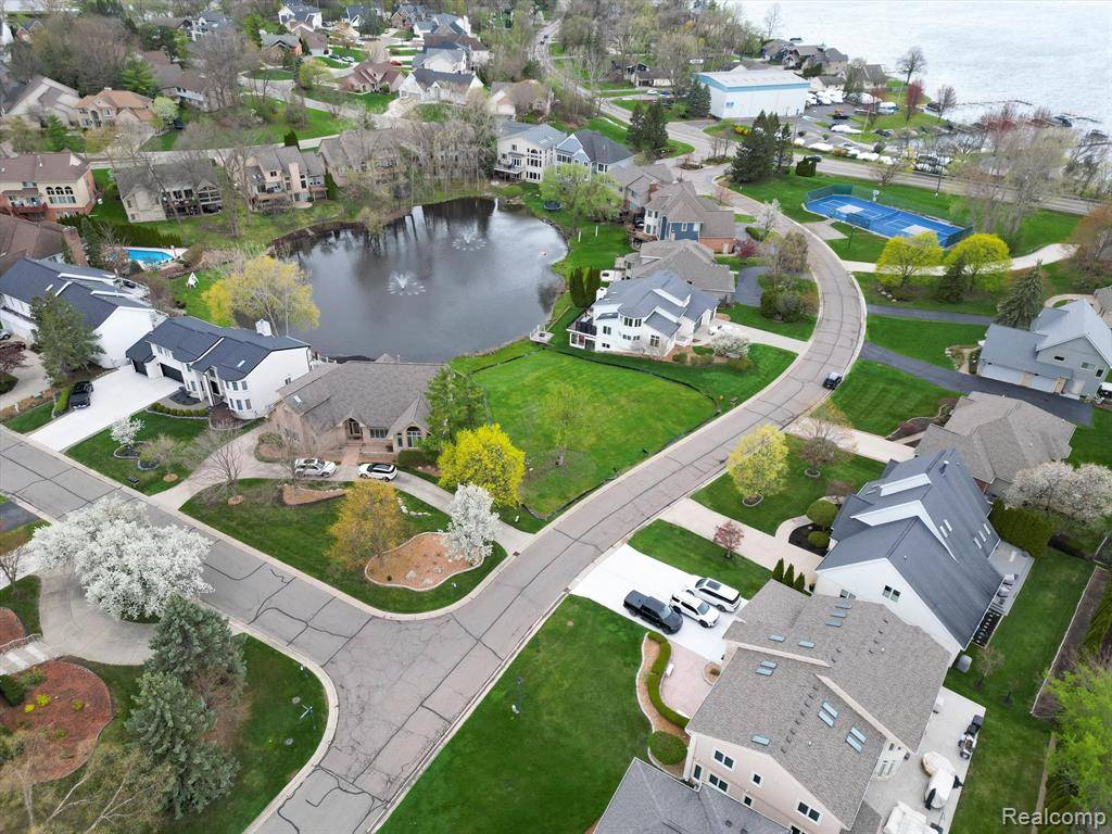Waterford Twp, MI 48328,1062 FOREST BAY Drive