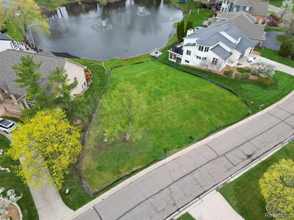 Waterford Twp, MI 48328,1062 FOREST BAY Drive