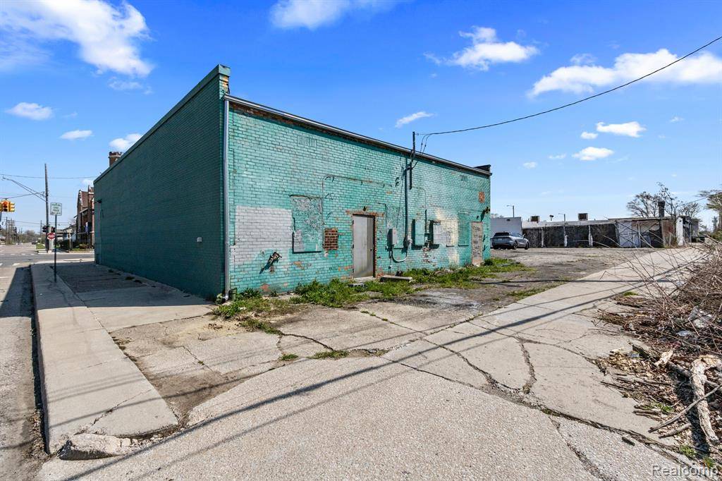 Detroit, MI 48203,341 W 7 MILE Road