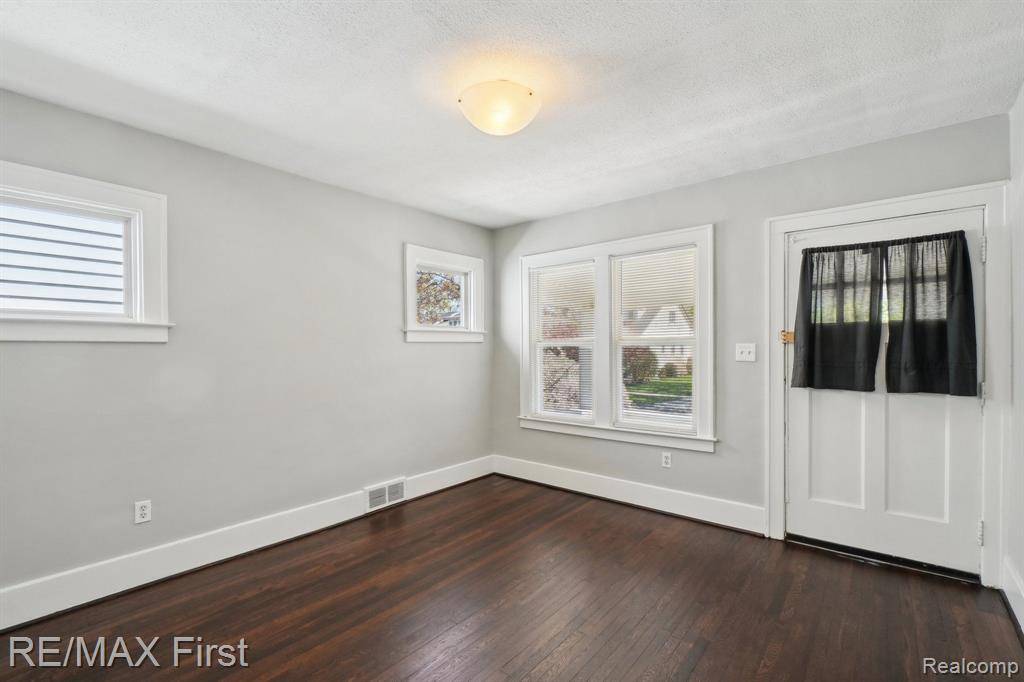 Ferndale, MI 48220,359 E CAMBOURNE Street