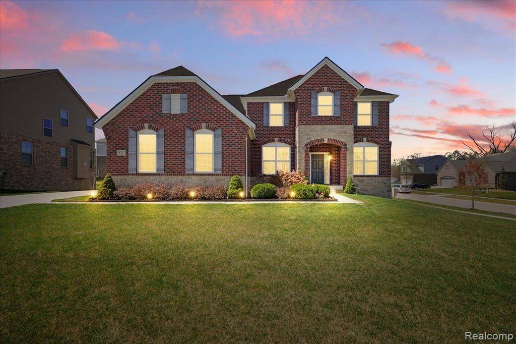 Rochester Hills, MI 48307,822 BALSAM Circle