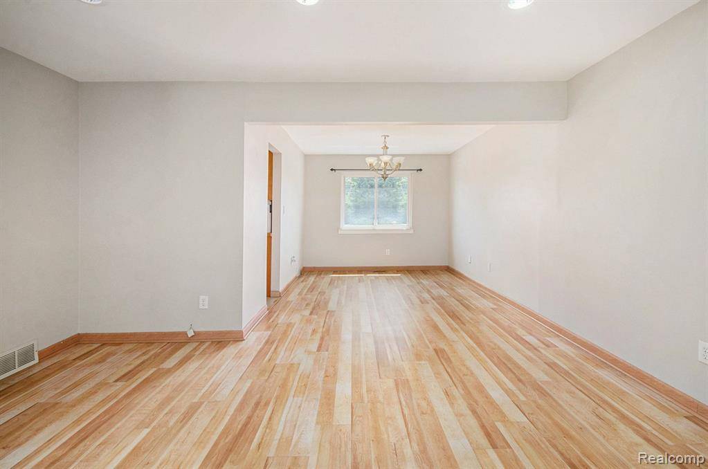 Troy, MI 48083,1084 CHARRINGTON Drive