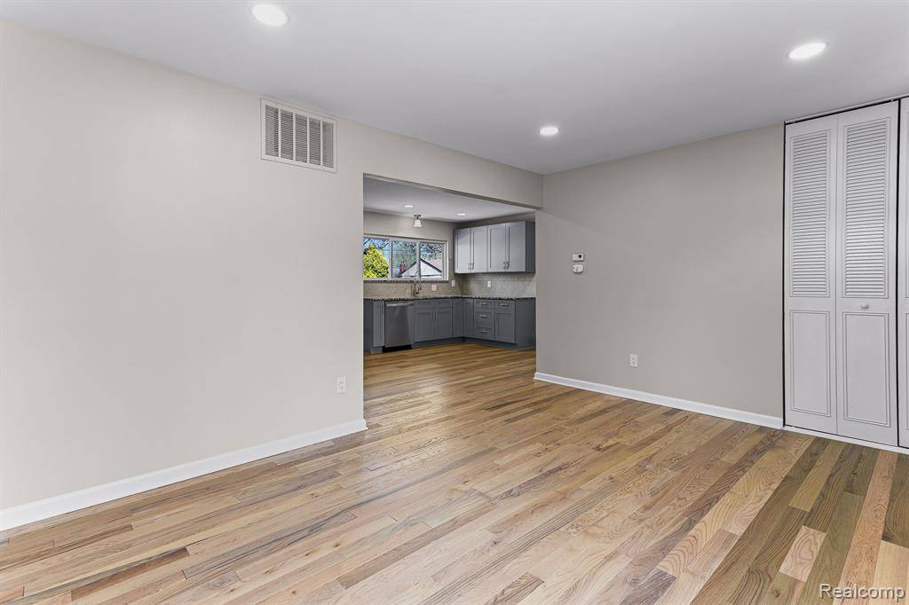 Westland, MI 48186,33654 SOMERSET Street