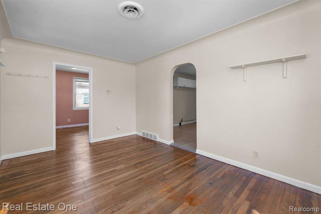 Dearborn Heights, MI 48125,4957 ZIEGLER Street