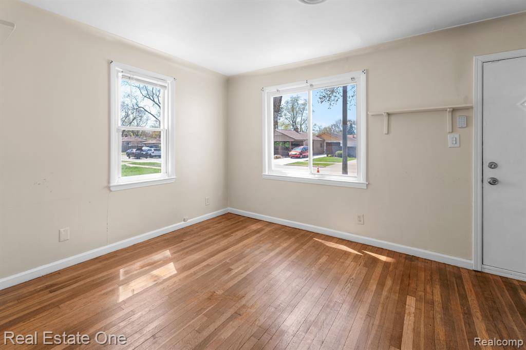 Dearborn Heights, MI 48125,4957 ZIEGLER Street