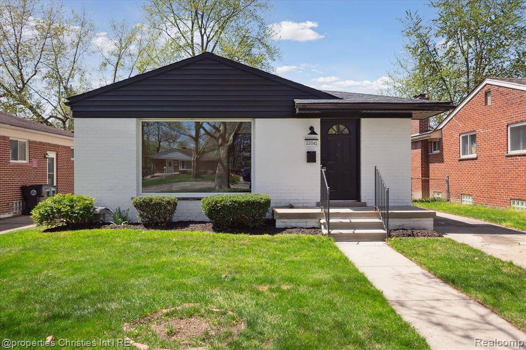 Oak Park, MI 48237,22041 CLOVERLAWN Street