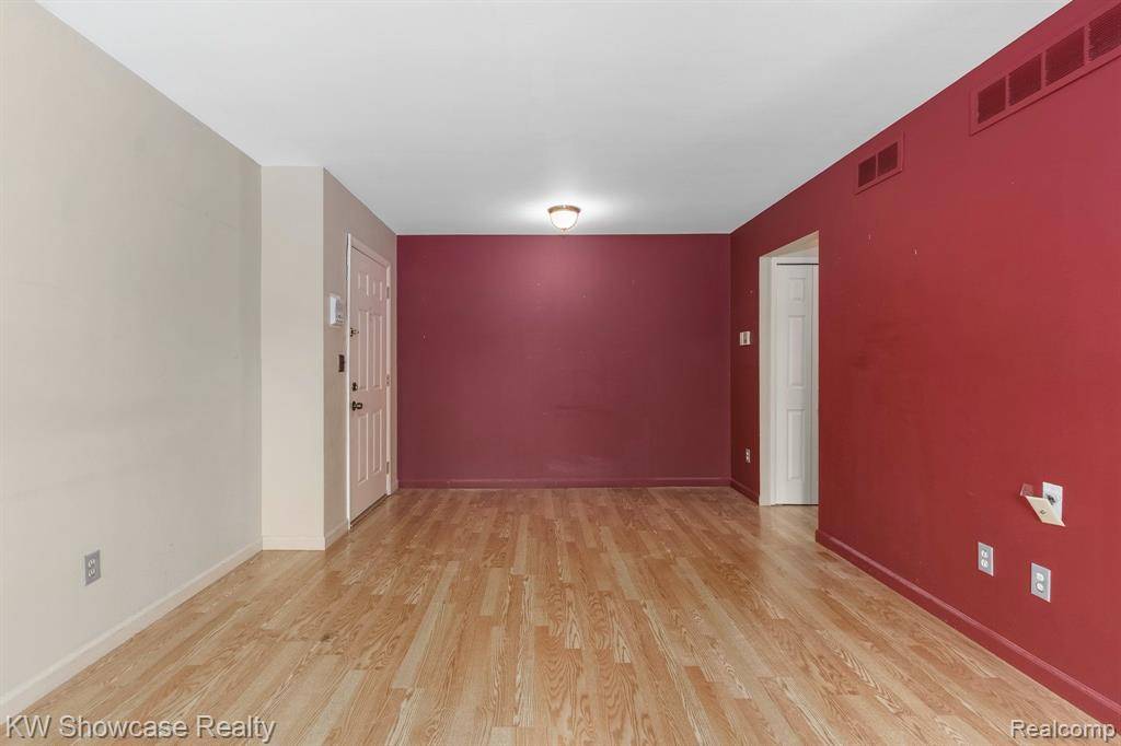 Southfield, MI 48076,30236 SOUTHFIELD Road 263
