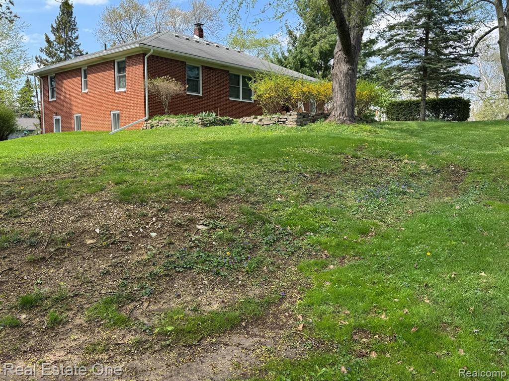 Waterford Twp, MI 48328,84 LYFORD Road