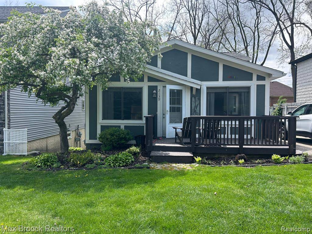 West Bloomfield Twp, MI 48323,2139 SUNNYCREST Drive