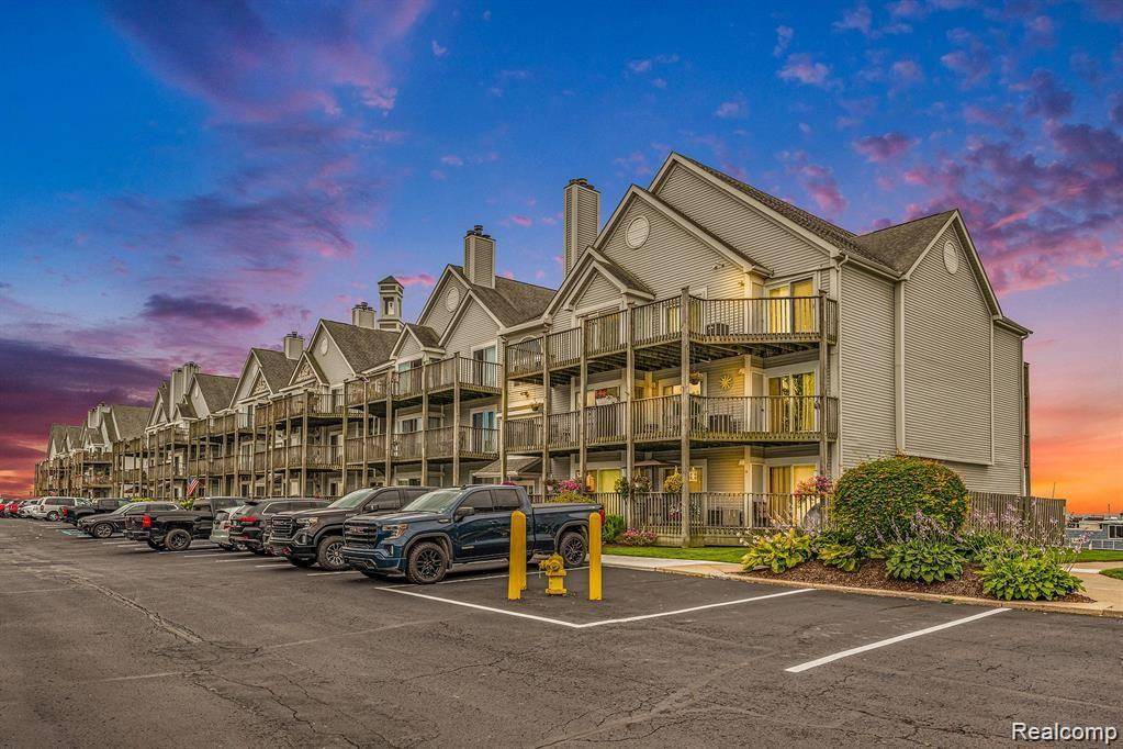 Harrison Twp, MI 48045,37520 JEFFERSON Avenue 202