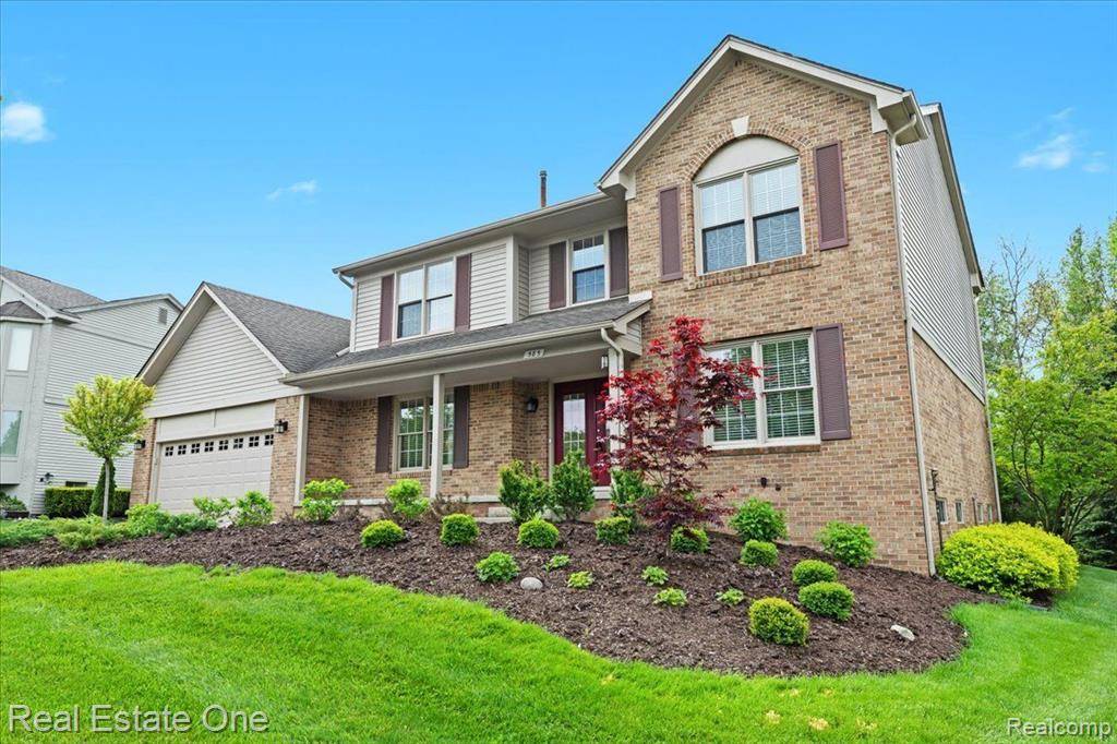 Milford Vlg, MI 48381,585 Dorchester Way
