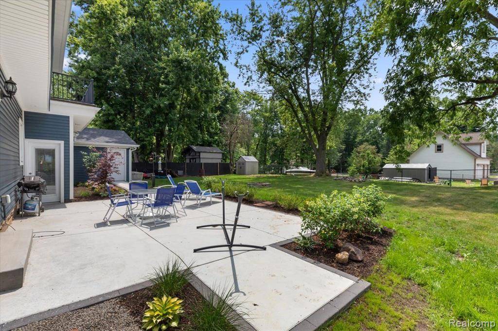 Novi, MI 48377,114 BERNSTADT Street
