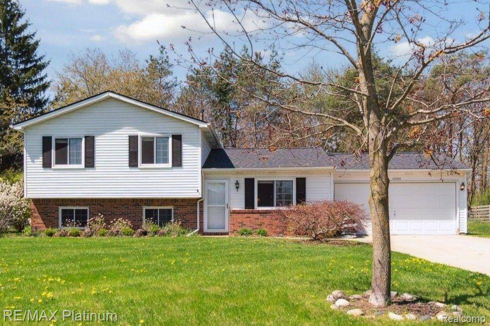 Pinckney Vlg, MI 48169,10224 ASHTON Street