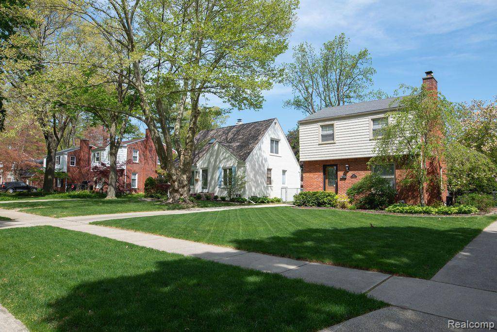 Royal Oak, MI 48073,602 W WEBSTER Road