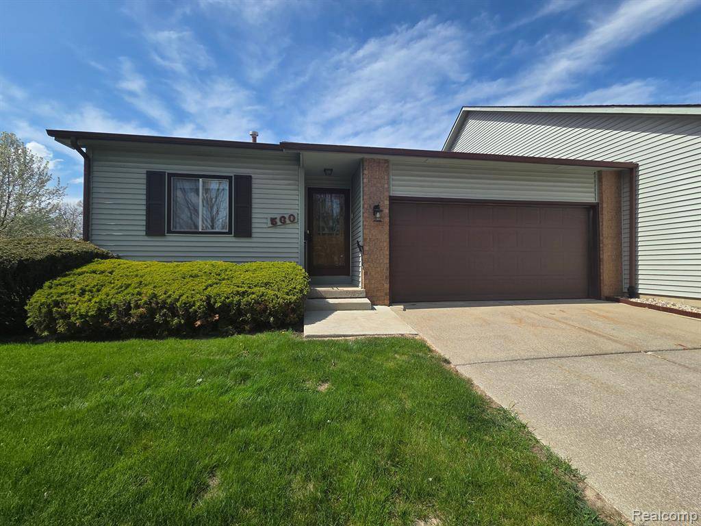 Flushing, MI 48433,560 OAKBROOK Circle