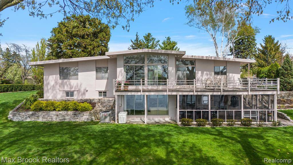 Bloomfield Twp, MI 48302,1879 Long Pointe Drive