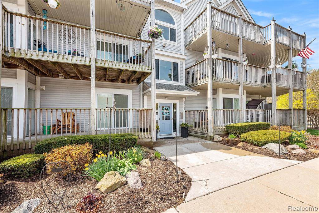 Harrison Twp, MI 48045,37510 JEFFERSON Avenue 203