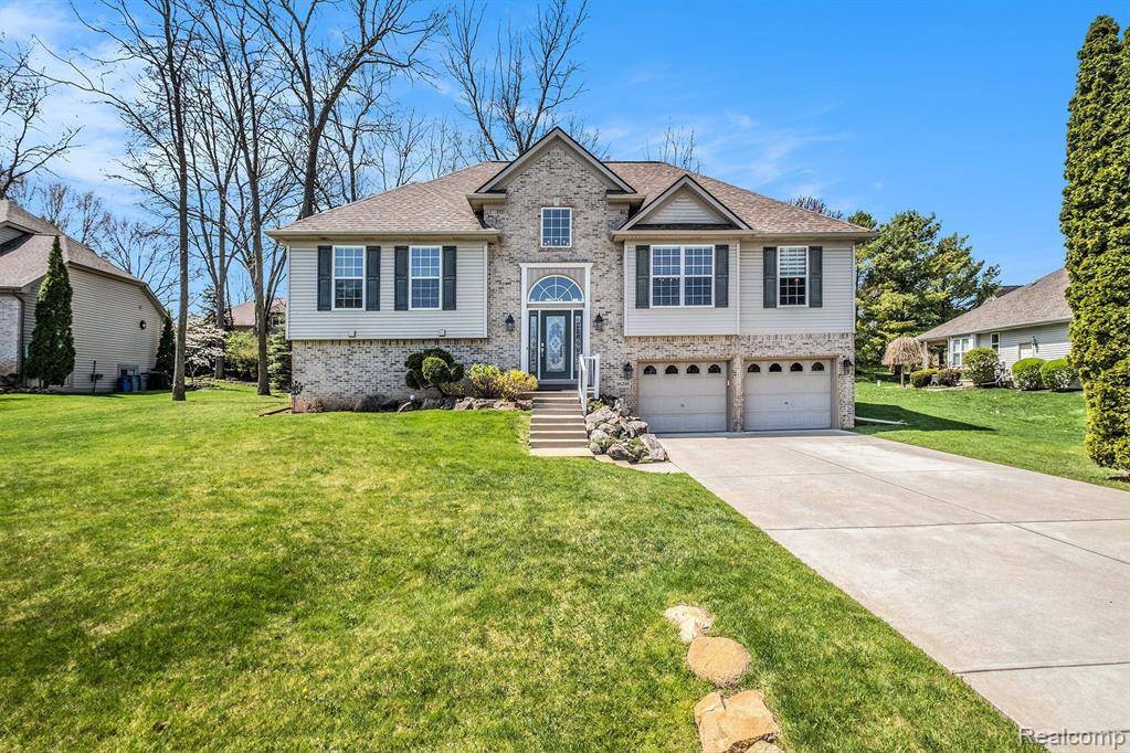 Fenton Twp, MI 48451,16216 PINE LAKE FOREST Drive